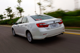 2012款第七代丰田凯美瑞2.5Q试驾实拍