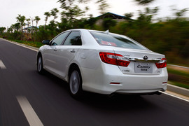 2012款第七代丰田凯美瑞2.5Q试驾实拍