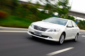 2012款第七代丰田凯美瑞2.5Q试驾实拍