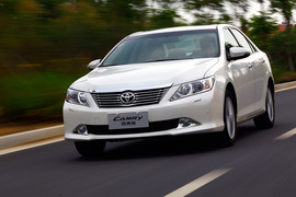 2012款第七代丰田凯美瑞2.5Q试驾实拍