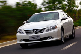 2012款第七代丰田凯美瑞2.5Q试驾实拍