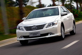 2012款第七代丰田凯美瑞2.5Q试驾实拍