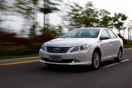 2012款第七代丰田凯美瑞2.5Q试驾实拍