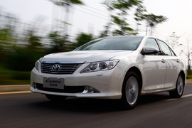 2012款第七代丰田凯美瑞2.5Q试驾实拍