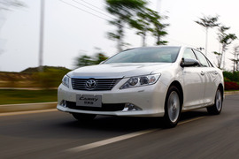 2012款第七代丰田凯美瑞2.5Q试驾实拍