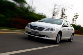 2012款第七代丰田凯美瑞2.5Q试驾实拍