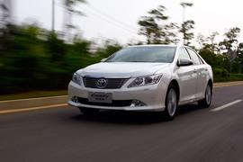 2012款第七代丰田凯美瑞2.5Q试驾实拍