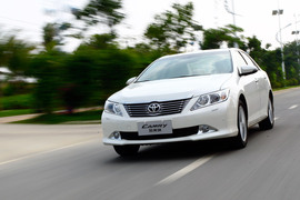 2012款第七代丰田凯美瑞2.5Q试驾实拍