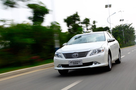 2012款第七代丰田凯美瑞2.5Q试驾实拍