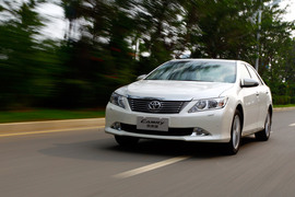 2012款第七代丰田凯美瑞2.5Q试驾实拍