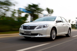 2012款第七代丰田凯美瑞2.5Q试驾实拍