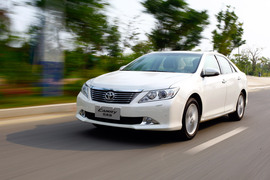 2012款第七代丰田凯美瑞2.5Q试驾实拍