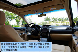 2012款第七代丰田凯美瑞2.5Q试驾实拍