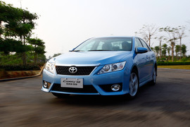 2012款第七代丰田凯美瑞骏瑞2.5S试驾实拍