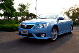 2012款第七代丰田凯美瑞骏瑞2.5S试驾实拍