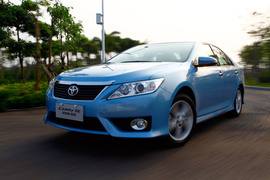 2012款第七代丰田凯美瑞骏瑞2.5S试驾实拍