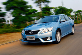 2012款第七代丰田凯美瑞骏瑞2.5S试驾实拍