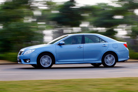 2012款第七代丰田凯美瑞骏瑞2.5S试驾实拍