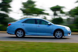 2012款第七代丰田凯美瑞骏瑞2.5S试驾实拍