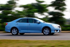 2012款第七代丰田凯美瑞骏瑞2.5S试驾实拍