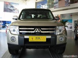 三菱帕杰罗3.8GLS旗舰天窗版