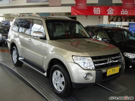 三菱帕杰罗3.8GLS旗舰天窗版