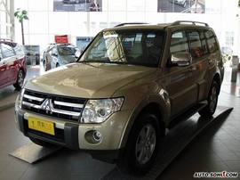 三菱帕杰罗3.8GLS旗舰天窗版