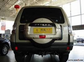 三菱帕杰罗3.8GLS旗舰天窗版