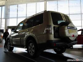 三菱帕杰罗3.8GLS旗舰天窗版