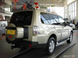 三菱帕杰罗3.8GLS旗舰天窗版