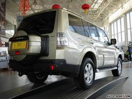 三菱帕杰罗3.8GLS旗舰天窗版