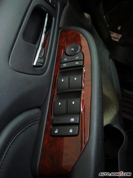 2008款凯迪拉克凯雷德实拍