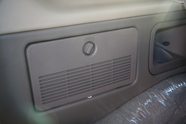 2011款福田蒙派克2.4L-M240财富快车舒适版实拍