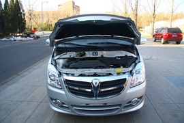 2011款福田蒙派克2.4L-M240财富快车舒适版实拍