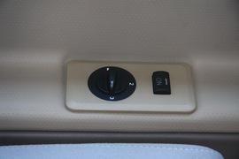 2011款福田蒙派克2.4L-M240财富快车舒适版实拍