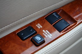 2011款福田蒙派克2.4L-M240财富快车舒适版实拍