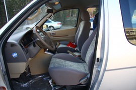 2011款福田蒙派克2.4L-M240财富快车舒适版实拍