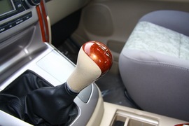 2011款福田蒙派克2.4L-M240财富快车舒适版实拍