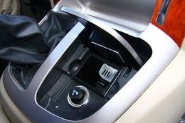 2011款福田蒙派克2.4L-M240财富快车舒适版实拍