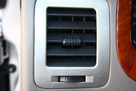 2011款福田蒙派克2.4L-M240财富快车舒适版实拍