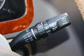 2011款福田蒙派克2.4L-M240财富快车舒适版实拍