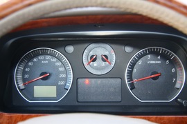 2011款福田蒙派克2.4L-M240财富快车舒适版实拍