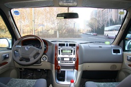 2011款福田蒙派克2.4L-M240财富快车舒适版实拍