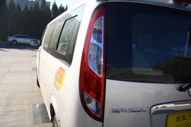 2011款福田蒙派克2.4L-M240财富快车舒适版实拍