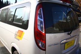 2011款福田蒙派克2.4L-M240财富快车舒适版实拍