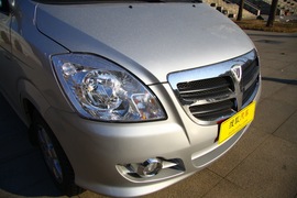 2011款福田蒙派克2.4L-M240财富快车舒适版实拍