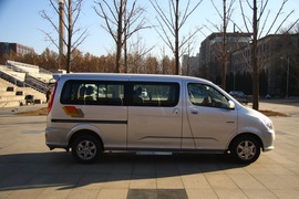 2011款福田蒙派克2.4L-M240财富快车舒适版实拍