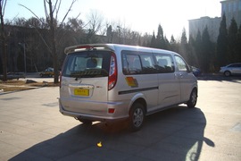 2011款福田蒙派克2.4L-M240财富快车舒适版实拍