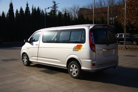 2011款福田蒙派克2.4L-M240财富快车舒适版实拍