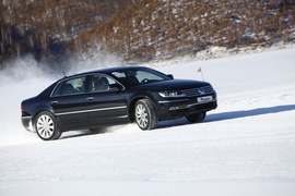 2011款大众辉腾冰雪试驾实拍